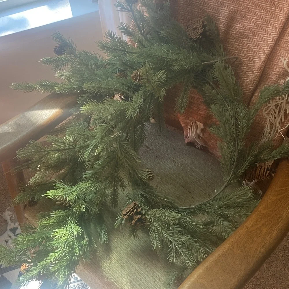 Green Pine Garland with Pinecones - Picture 2 of 4